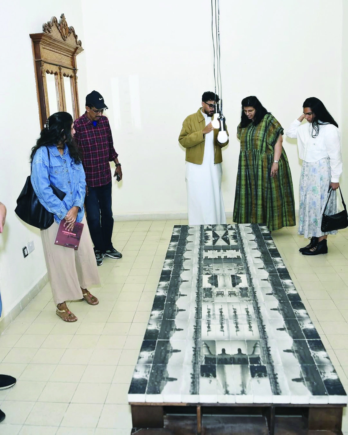 


«حكايات على حجر» 