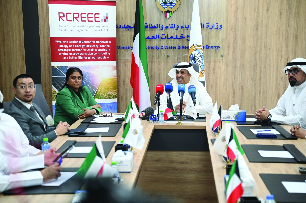 الدوسري خلال المؤتمر الصحافي   	(تصوير نايف العقلة) 