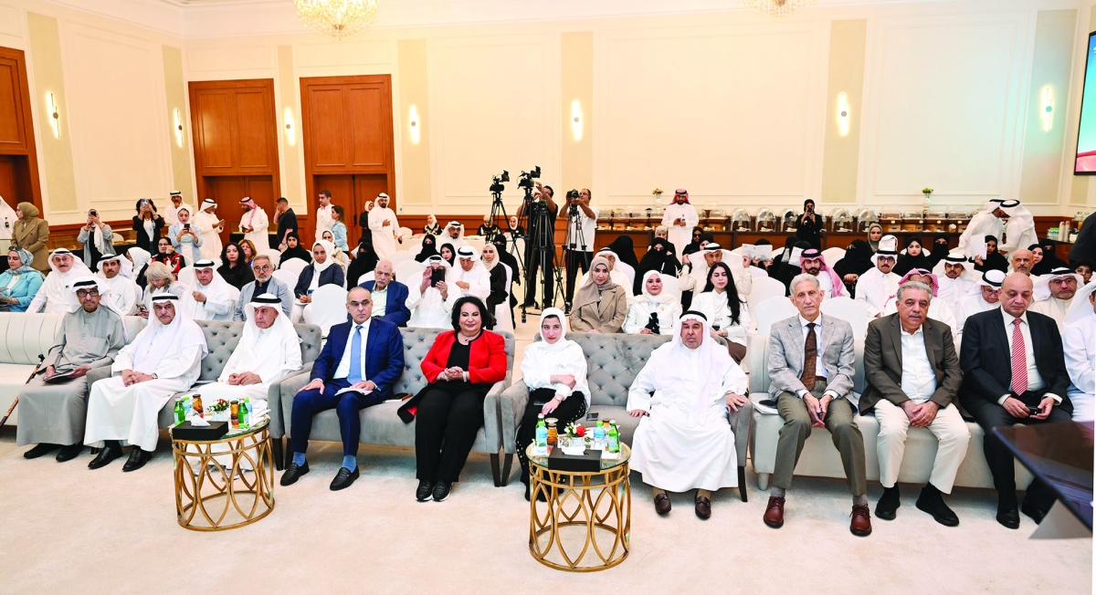 حضور الندوة