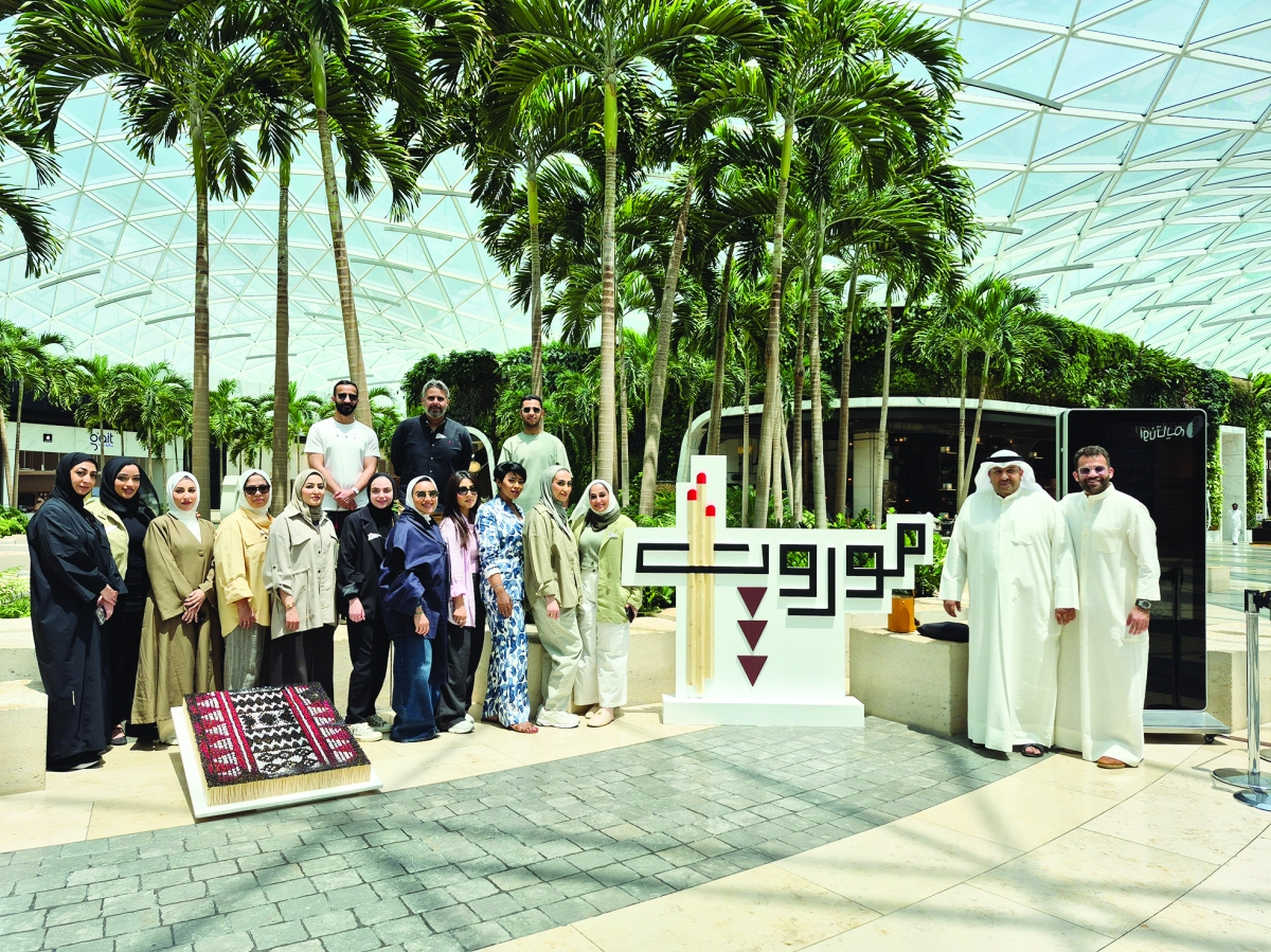 المعلمون والمعلمات المشاركون في المعرض