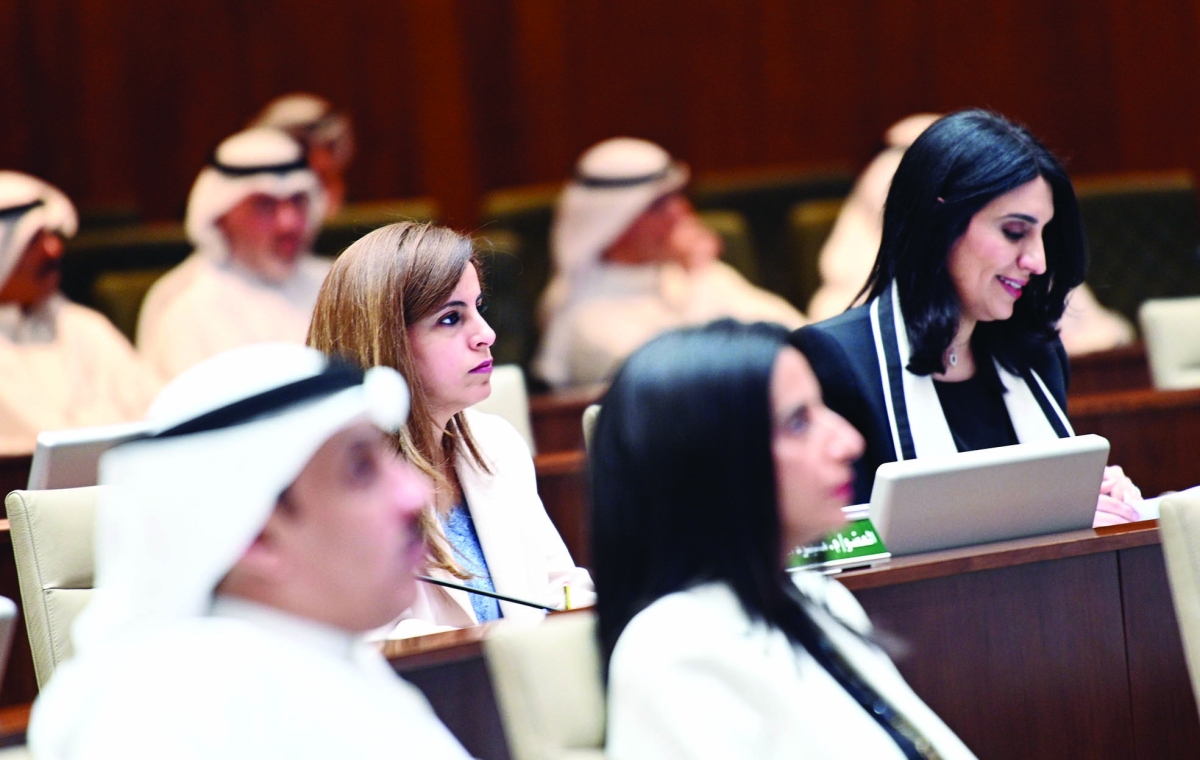 


فرح الرومي ومنيرة الأمير وشريفة الشلفان 