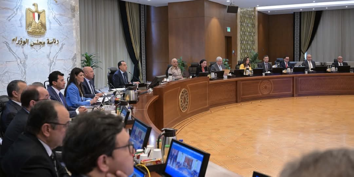 رئيس الوزراء المصري خلال المؤتمر الصحافي