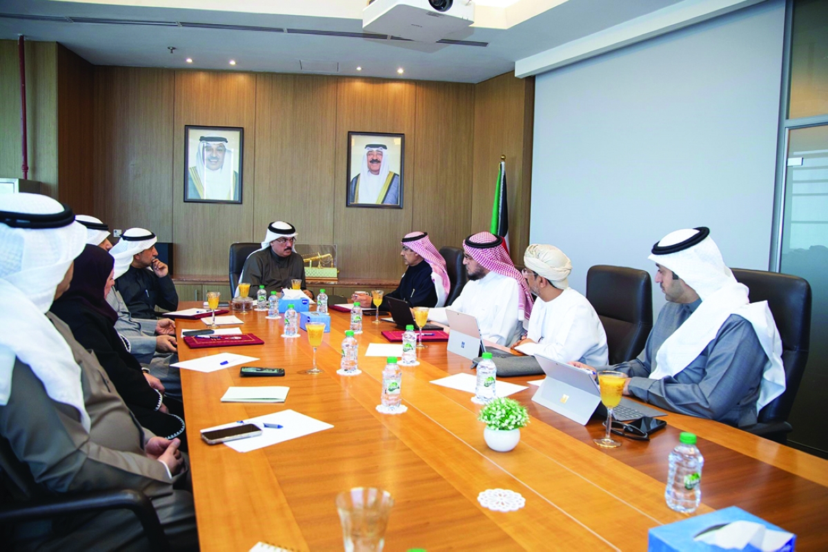 وزير التربية يعقد اجتماعا مع المدير العام لمكتب التربية العربي لدول الخليج