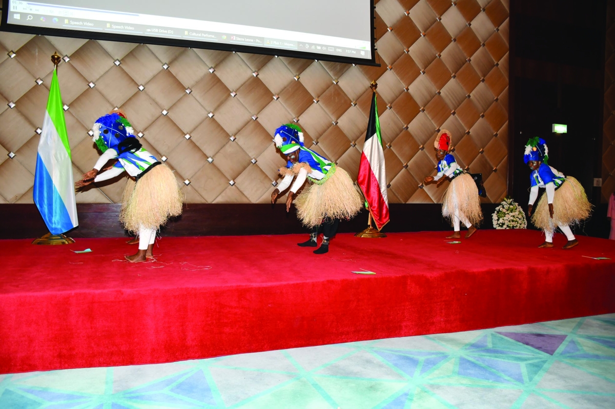 رقصة فلكلورية في الحفل