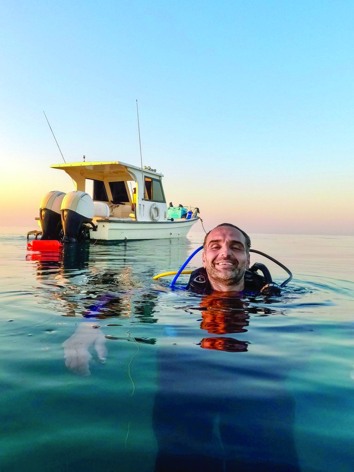 ... ويُمارس الغوص خلال إقامته بها