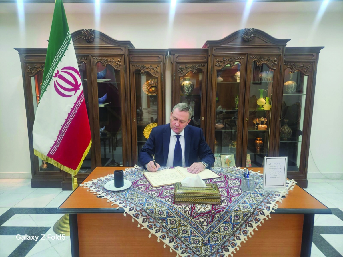 


السفير الروسي يدوّن تعازيه  	 (تصوير سعود سالم) 