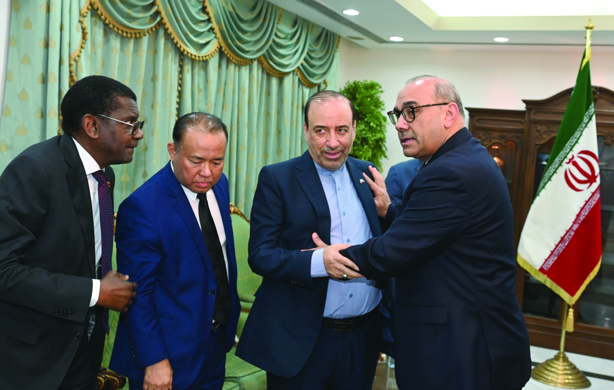 السفير العراقي يقدم التعازي للسفير توتونجي