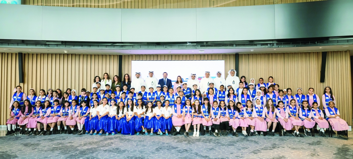 


الإدارة التنفيذية للبنك مع طلبة المدارس المشاركين في Bankee 