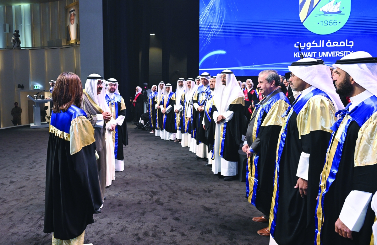 


حديث أبوي مع عدد من أساتذة الجامعة 