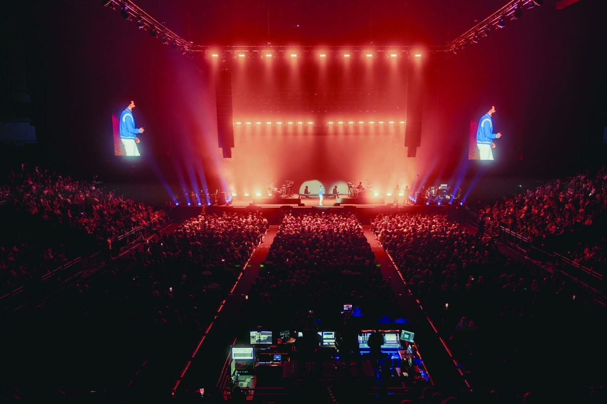 


جمهور غفير في الحفل 