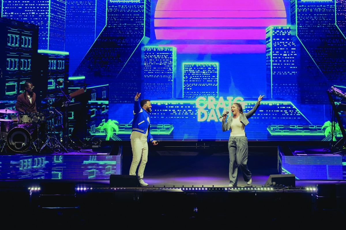 


كريغ ديفيد وفرقته الموسيقية فوق مسرح «أرينا 360 مول» 