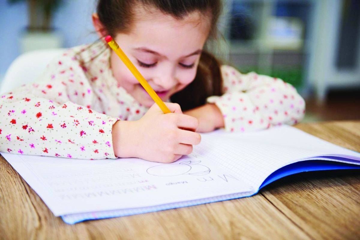 


الكتابة بالقلم تساعد الصغار على تعلم القراءة مبكراً 