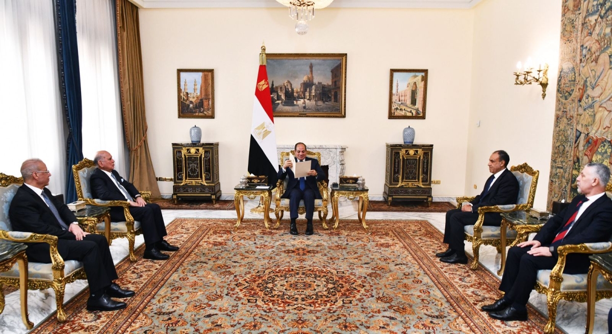 السيسي يتسلّم الدعوة للقمة العربية من الوزير العراقي