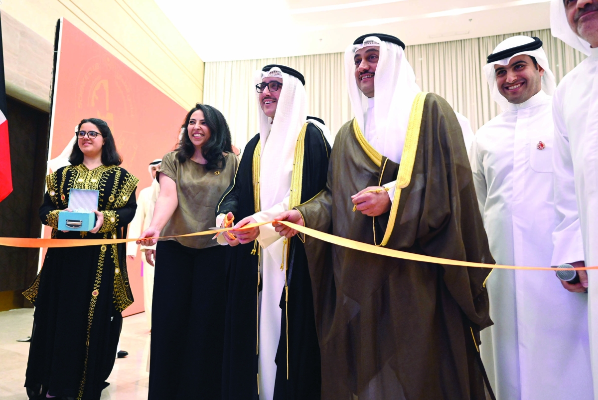 


أحمد الناصر يفتتح المعرض نيابة عن سمو الشيخ ناصر المحمد بحضور طلال الخرافي	        		(تصوير نايف العقلة) 