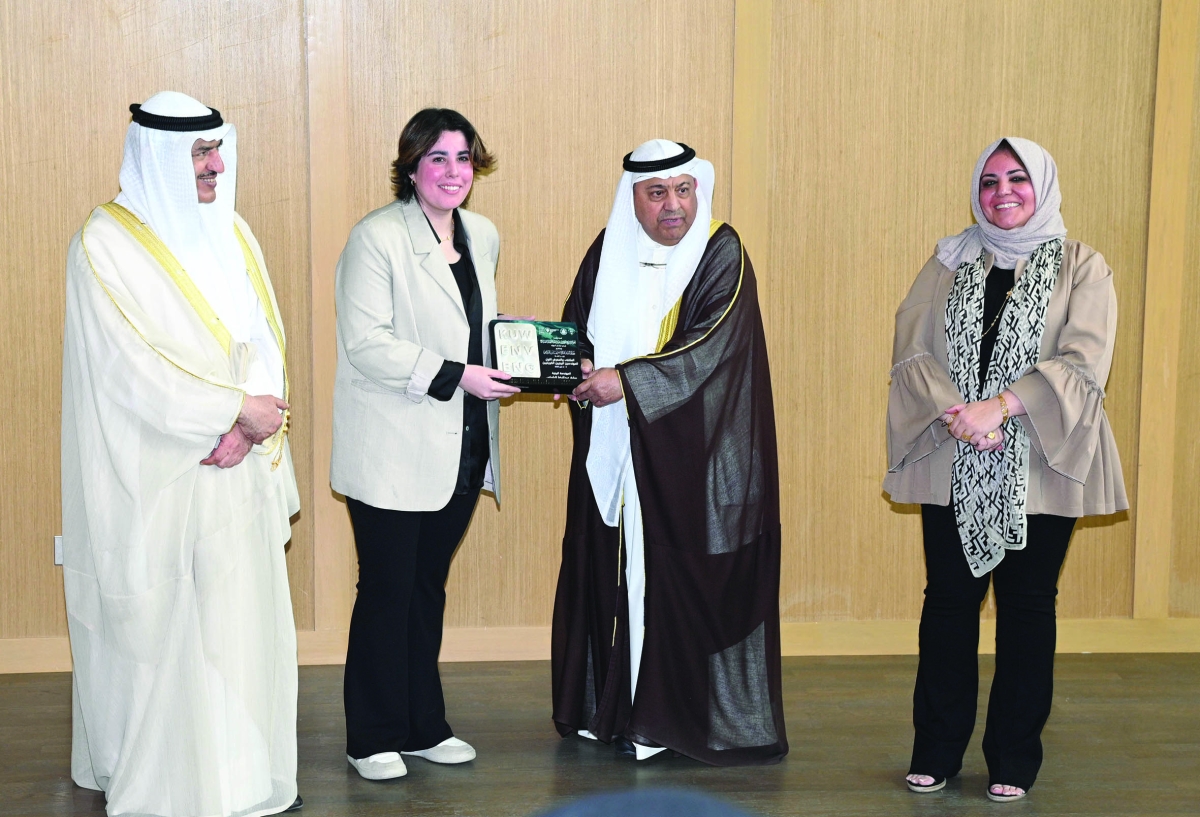 الرومي يكرم سارة الرامزي 