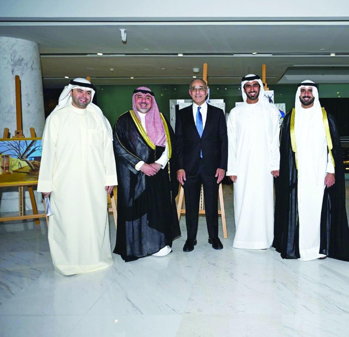 


مبارك الصباح مع مبارك الناخي بجانب الجسار والزامل والجمعان 