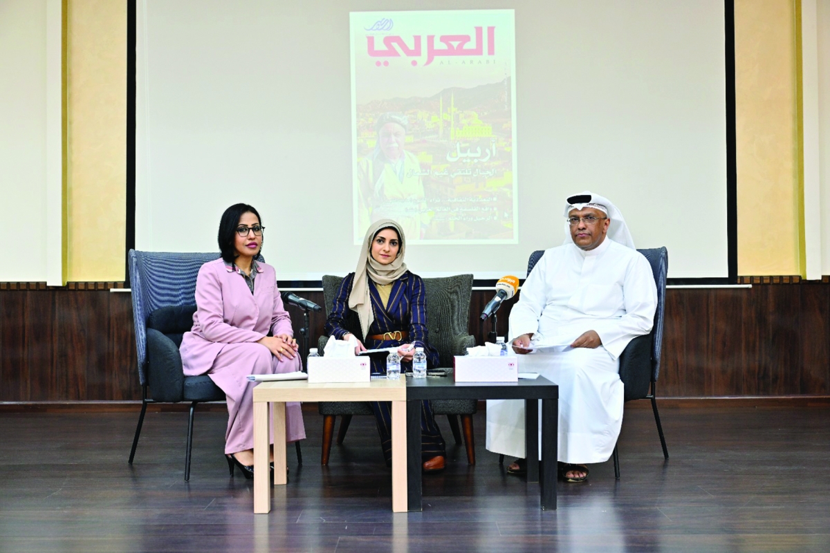 


هدى كريمي تتوسط إبراهيم المليفي وأفراح الهندال 