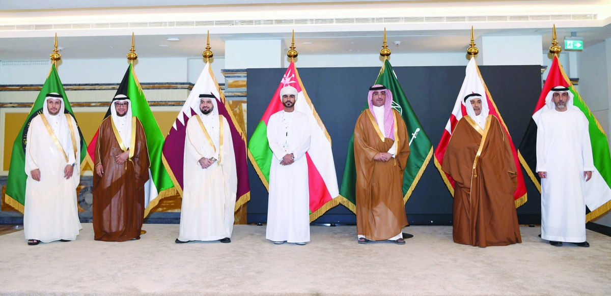 ممثلو جمعيات الهلال الأحمر الخليجية المشاركون في الاجتماع 