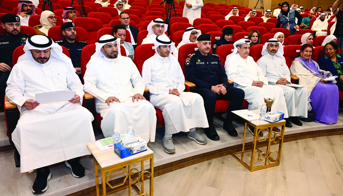 


حضور الاحتفال باجتياز المرحلة الأولى من «ساندهم»	 (تصوير سعود سالم) 