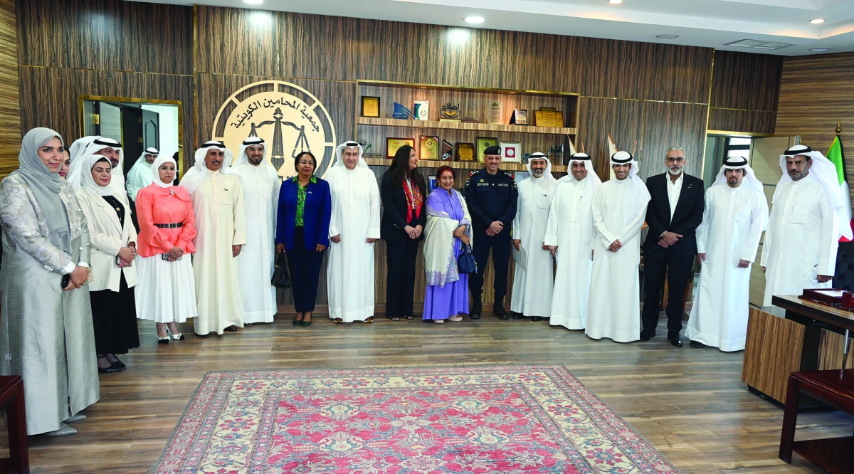 


صورة جماعية للمشاركين في الاحتفال 