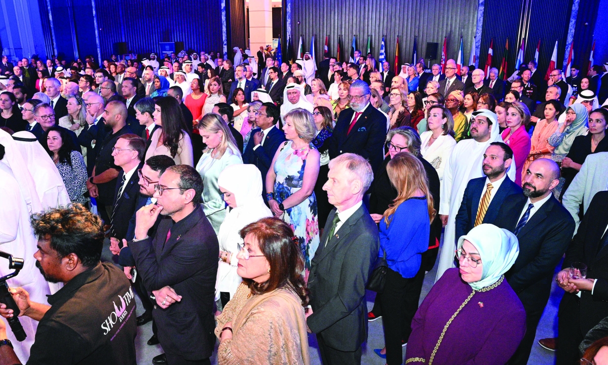 حشد من الحضور