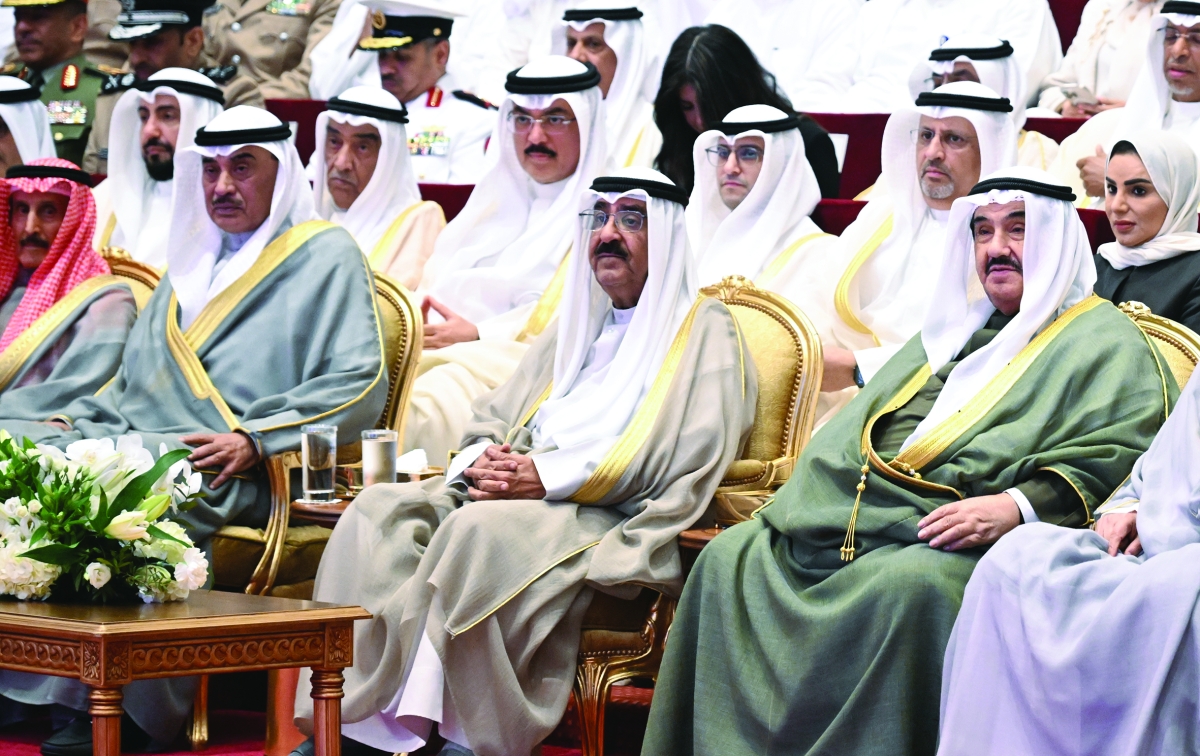 


سمو الأمير وولي العهد وناصر المحمد 