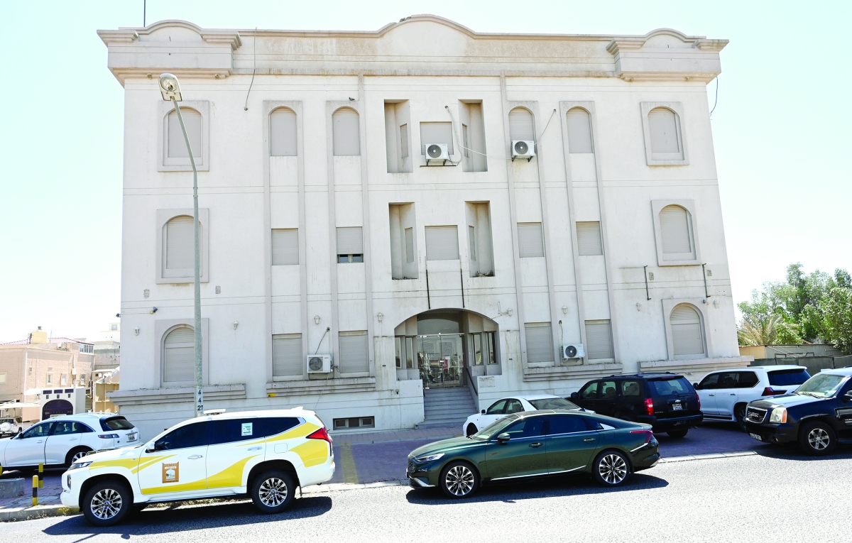 


مقر سابق لإحدى الجمعيات تم إخلاؤه 	(تصوير سعود سالم) 