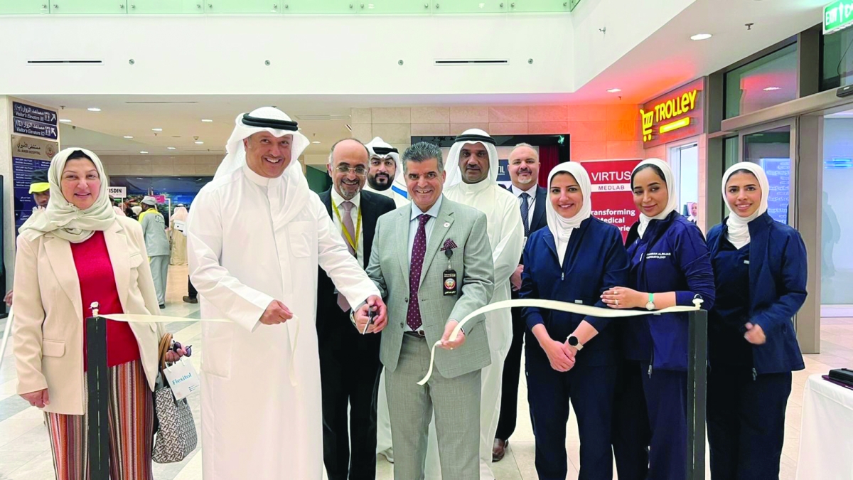 


العتيبي والجار الله يقصان شريط افتتاح اليوم التوعوي 