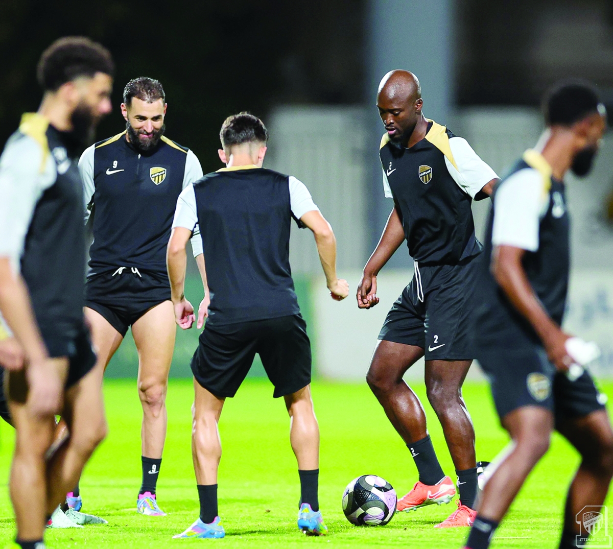 بنزيمة خلال مشاركته في تدريبات الاتحاد