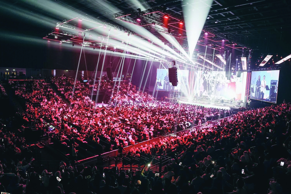 


الجمهور ملأ «الأرينا» 