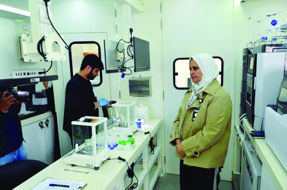 


تدشين المختبر المتنقل لفحص الأغذية في مطار الكويت 