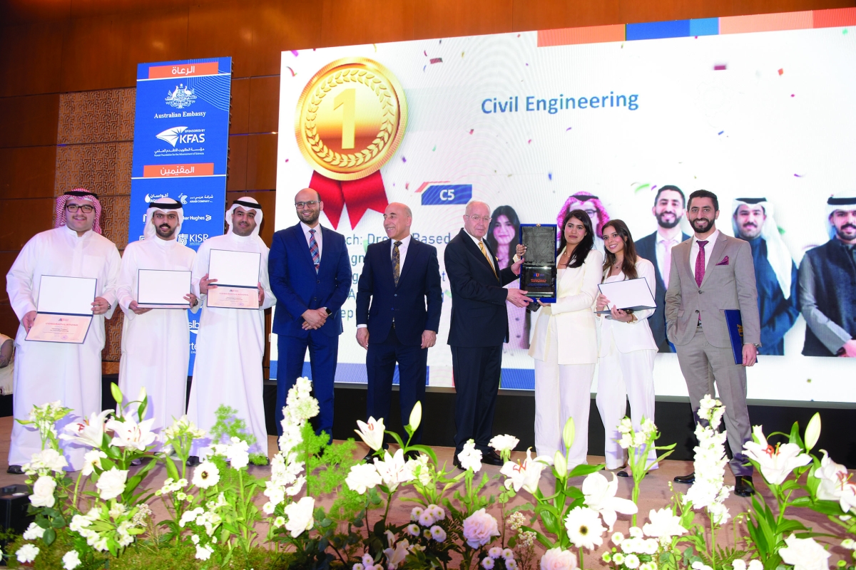 6 تكريم المشاريع الفائزة بالمعرض