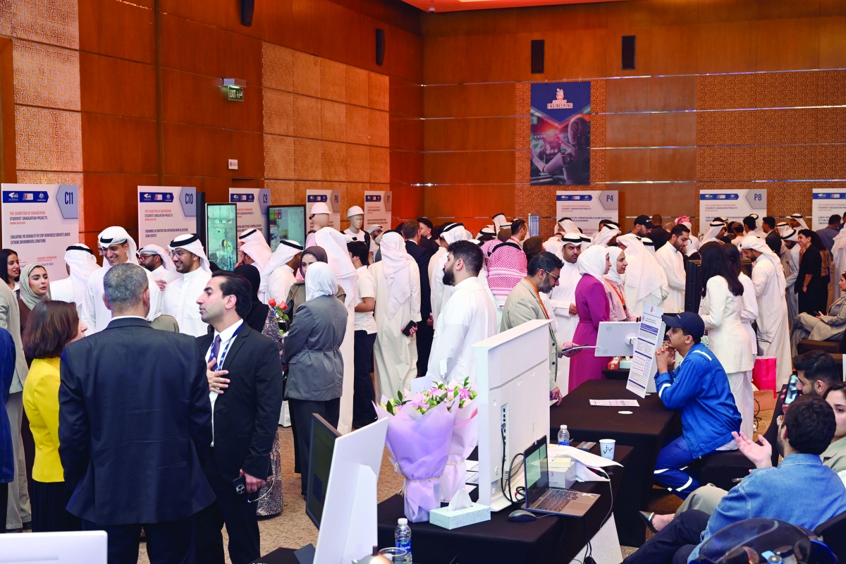 حضور طلابي كبير في معرض الجامعة الأسترالية