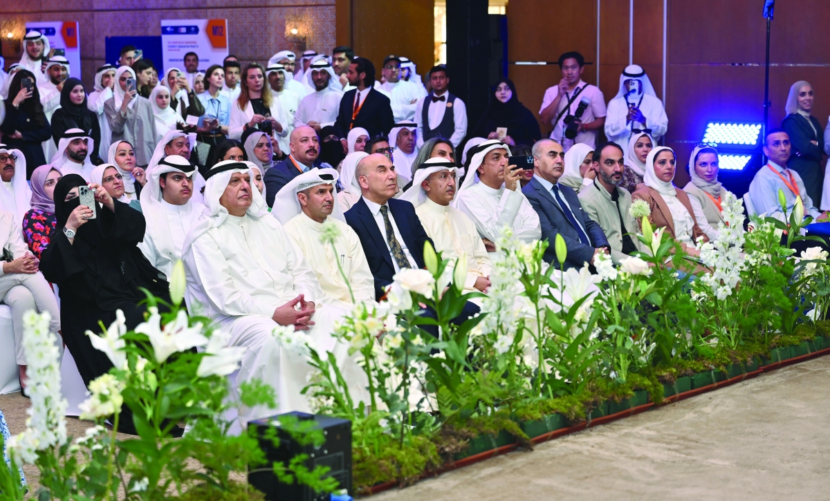 مقدمة الحضور خلال معرض الجامعة الأسترالية