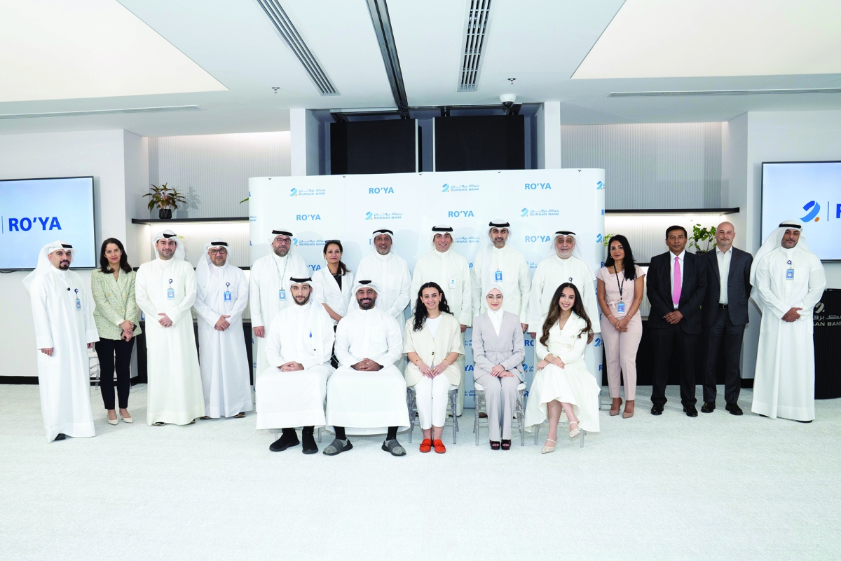 


أعضاء من فريق الإدارة العليا في «برقان» مع الموظفين الخريجين في لقطة جماعية 