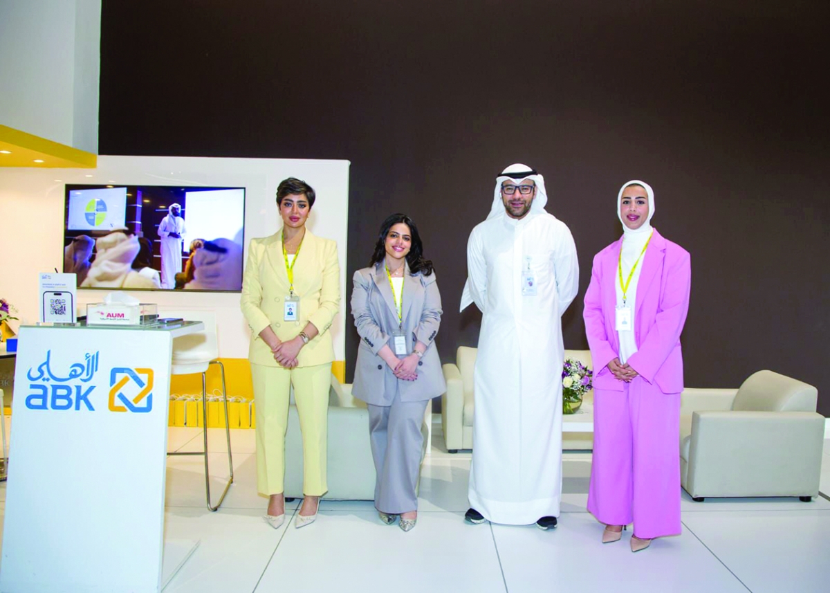 موظفو إدارة الموارد البشرية خلال المعرض