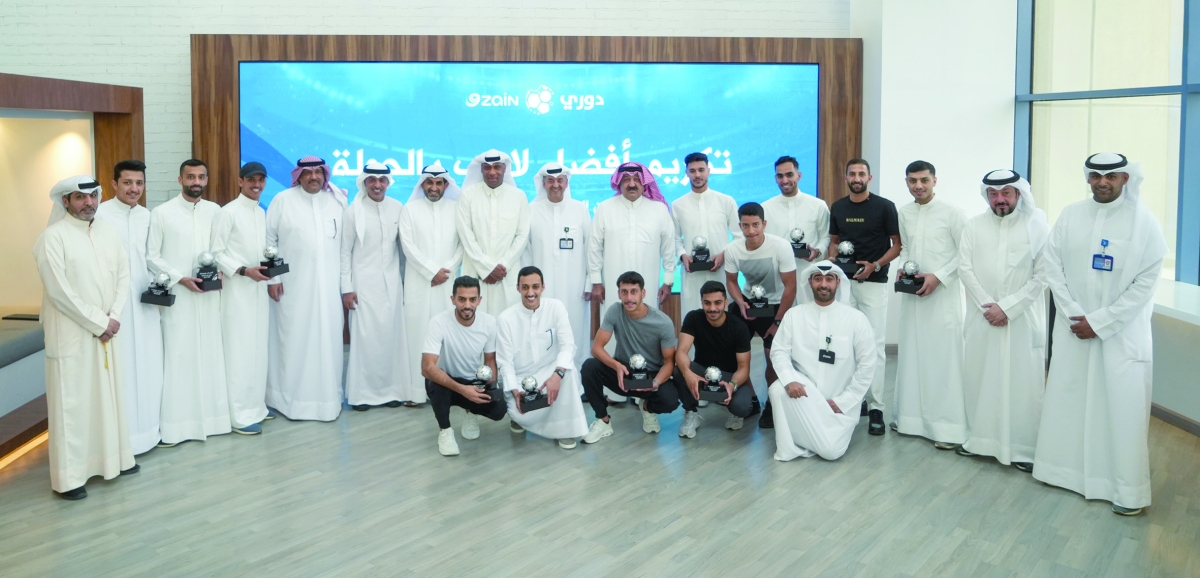 اليوسف والخشتي يتوسطان اللاعبين المُكرّمين 
