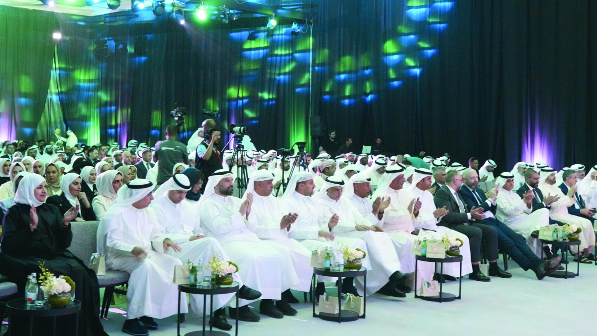 


الشملان والإدارة التنفيذية لـ «بيت التمويل» في مقدم الحضور 