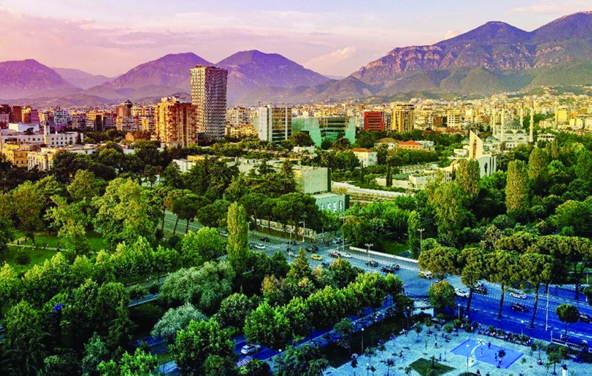 


منظر عام لتيرانا 