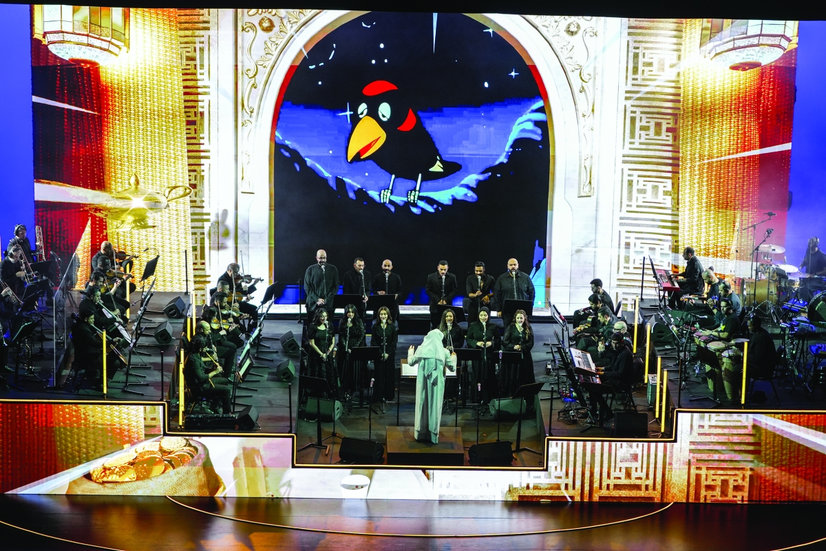 المايسترو خالد نوري يقود الفرقة الموسيقية و«الكورال»