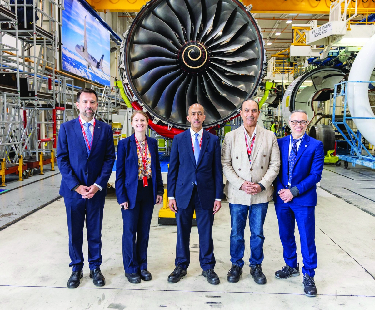 الفقعان والمنيخ ولويس في لقطة جماعية خلف محرك «رولز رويس»