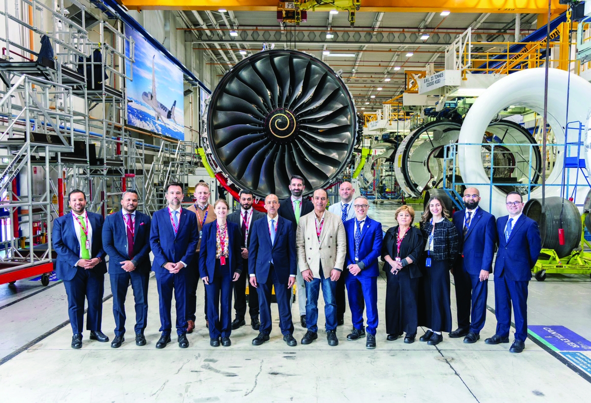 لقطة جماعية للمشاركين في الاجتماع