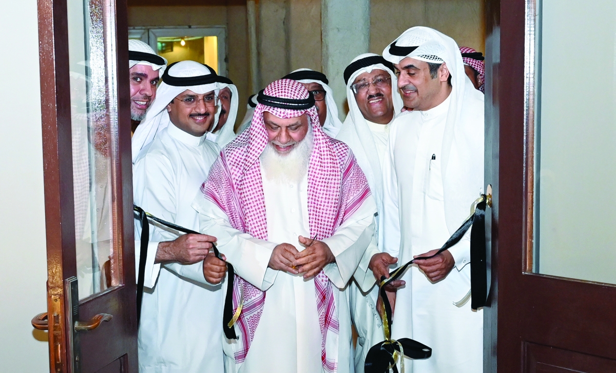 


الشيباني والعبدالجليل والعيفي يفتتحون المعرض 	(تصوير سعود سالم) 