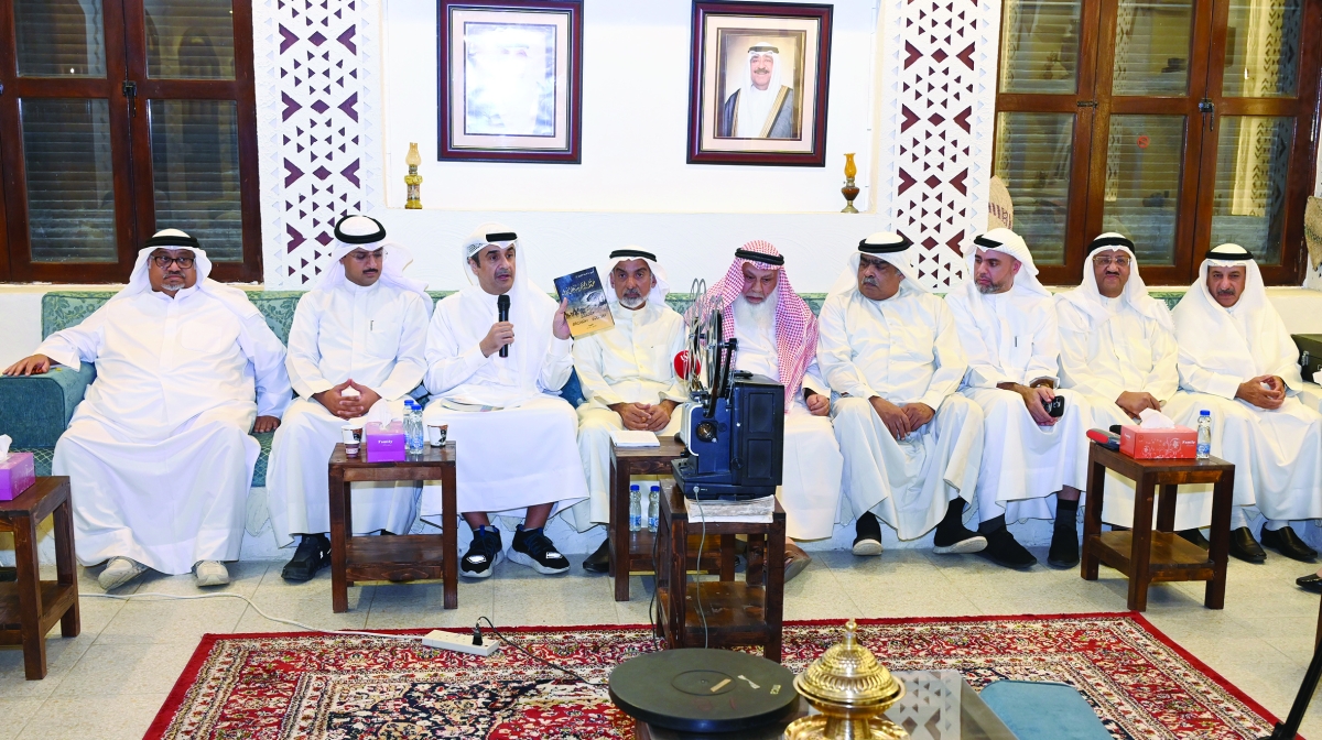 


جانب من المتحدثين في محاضرة الحج على الإبل 