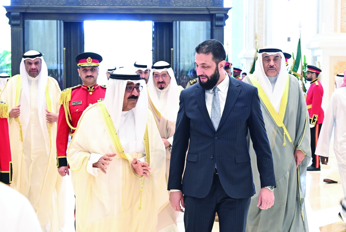 


صاحب السمو مستقبلاً الشرع بحضور ولي العهد والعبدالله وكبار المسؤولين 