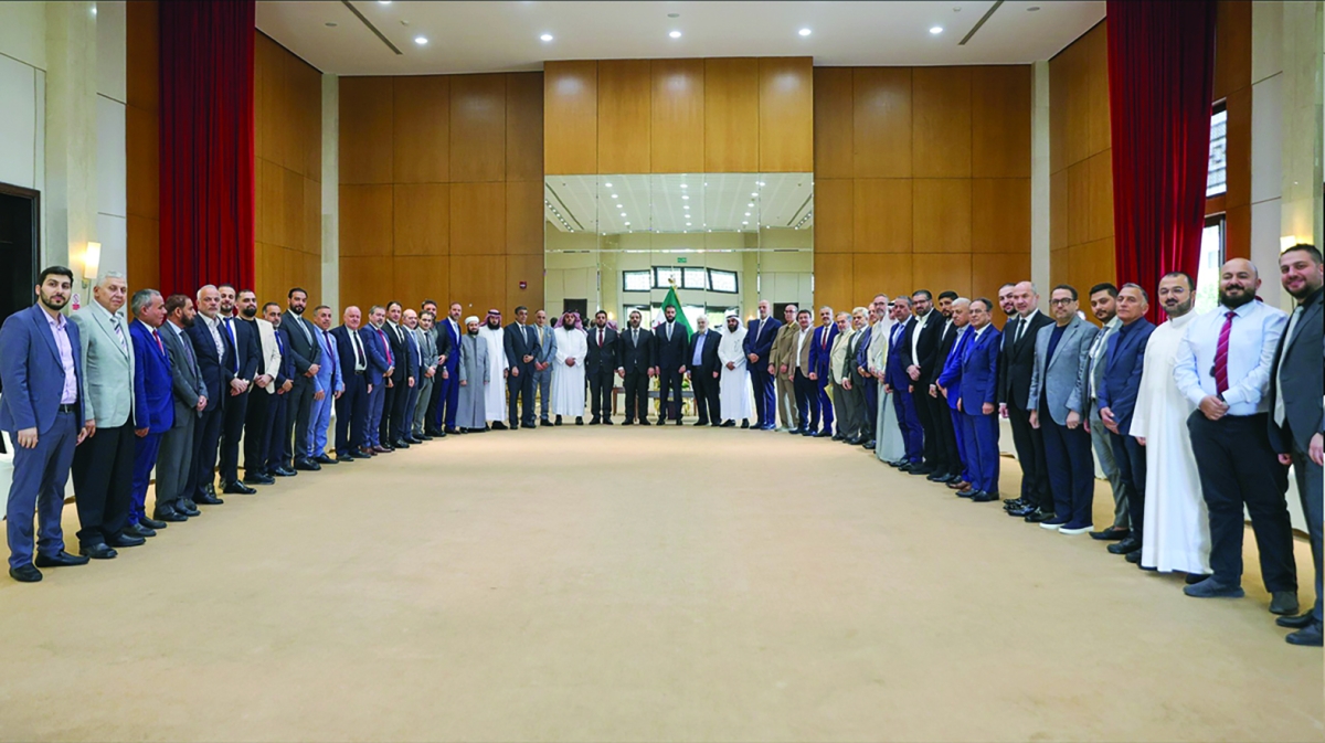 


الرئيس السوري خلال لقائه وفد الجالية 