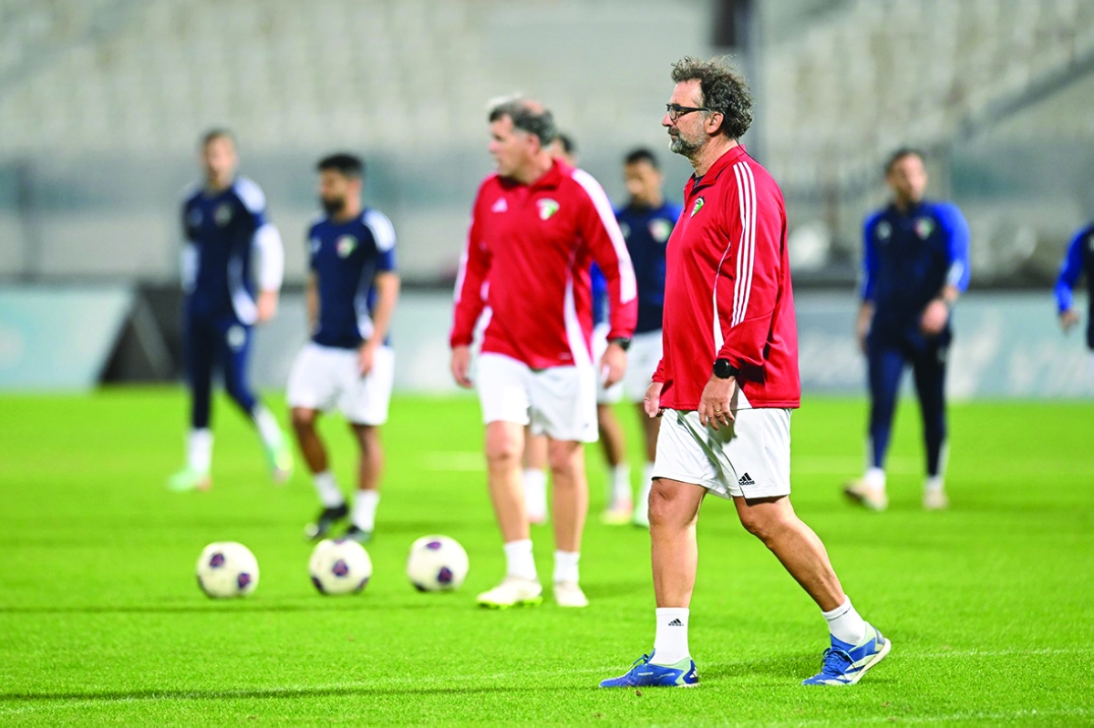 


بيتزي قاد مران الأزرق 