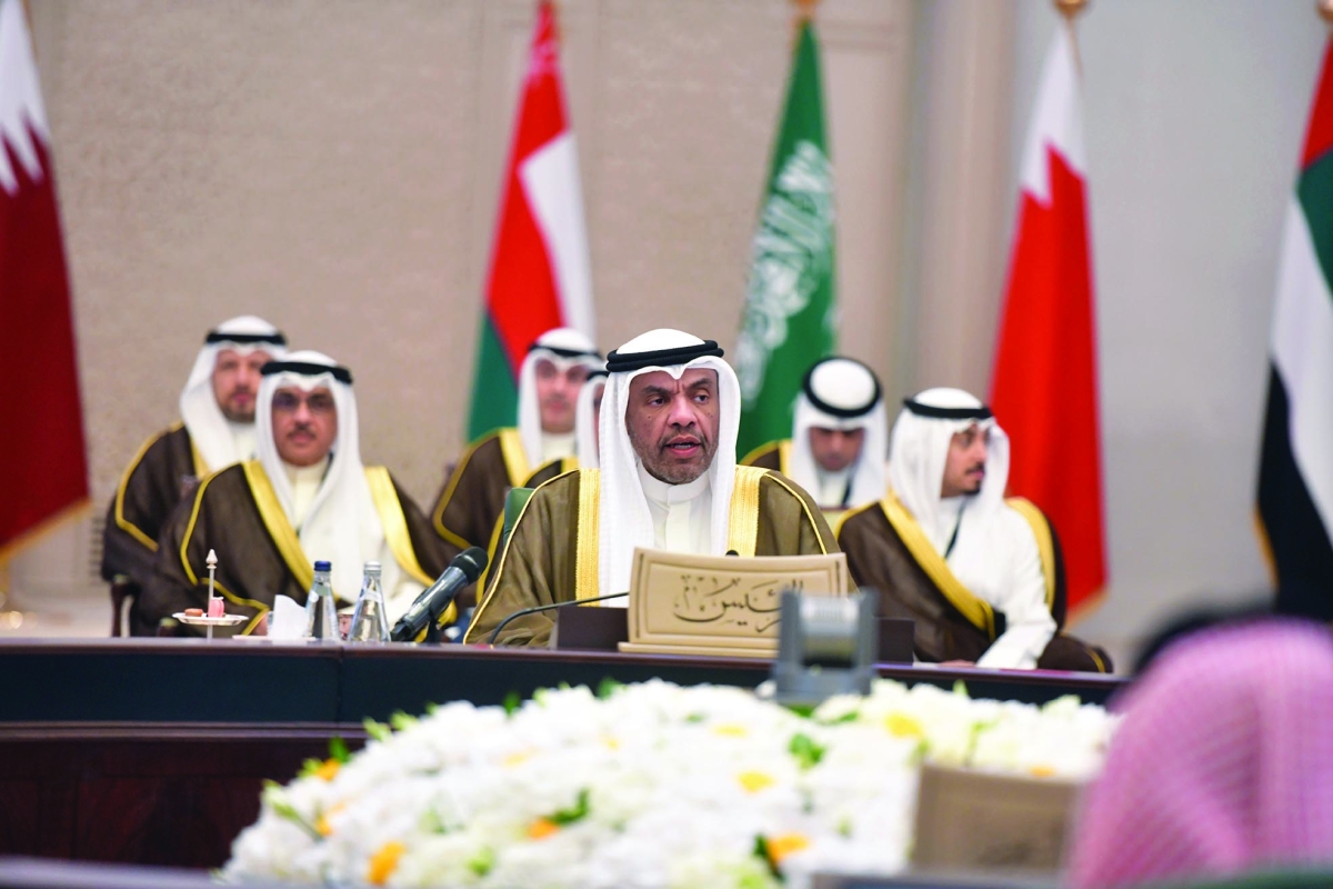 


اليحيا مترئساً اجتماع المجلس الوزاري           	    (تصوير أسعد عبدالله) 