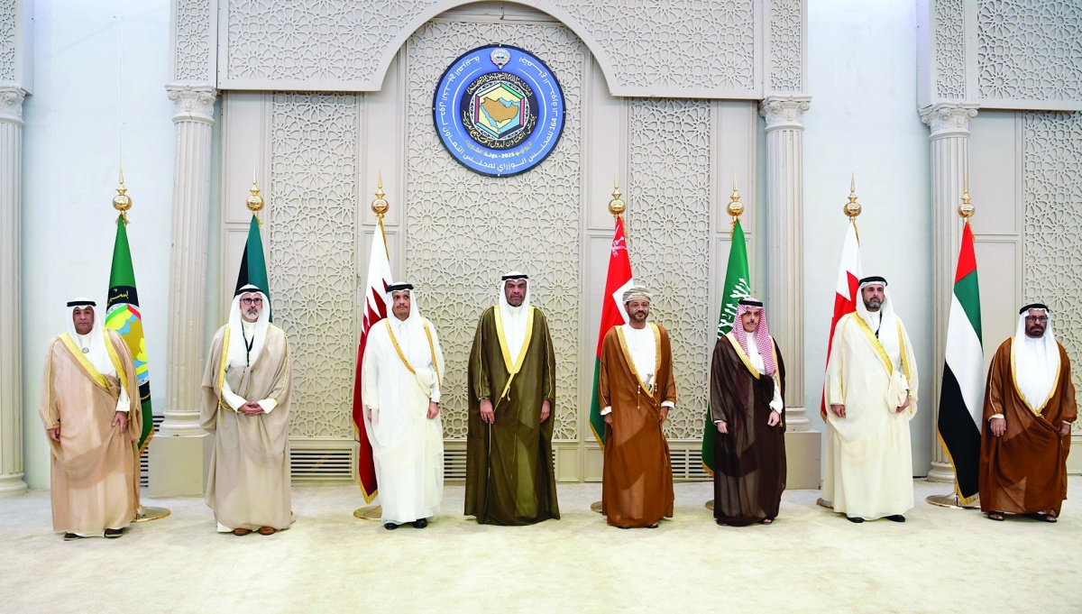 


صورة جماعية لوزراء الخارجية والبديوي بعد الاجتماع 