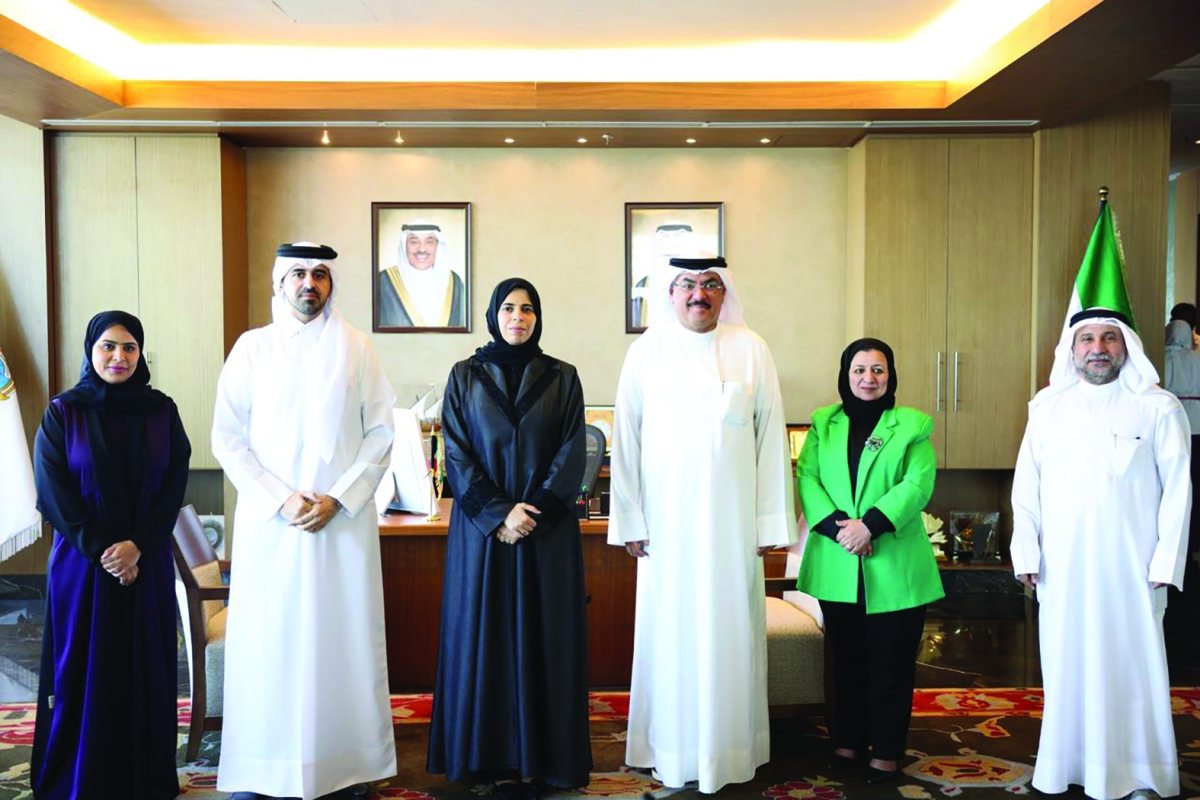 الطبطبائي خلال استقباله نظيرته القطرية